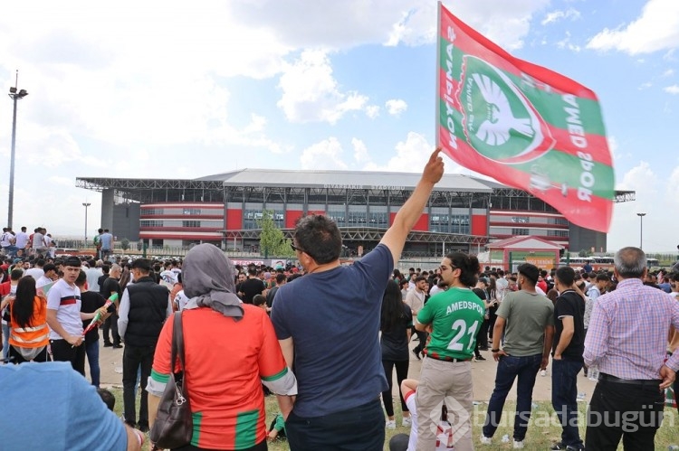 Sahte biletler stadyumu karıştırdı