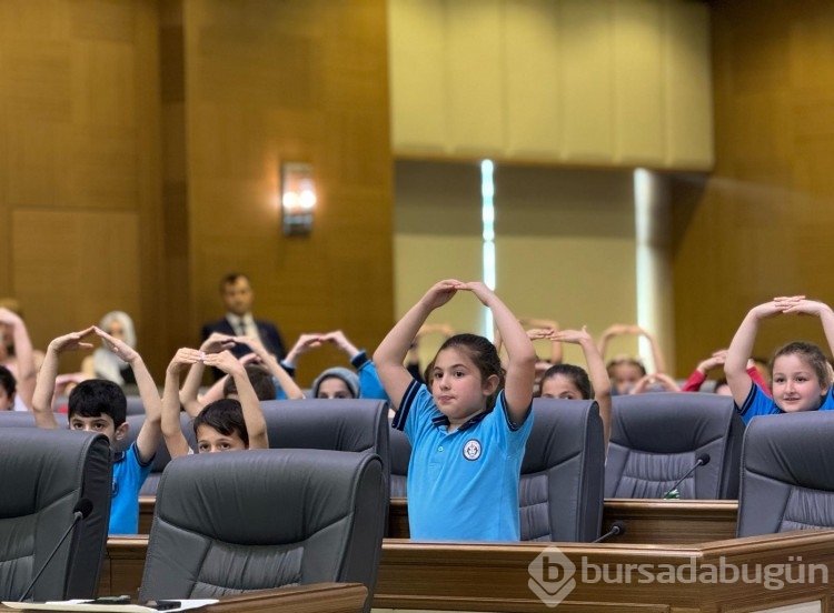 Bursa'da Meclis oturumunu bu sefer çocuklar açtı 
