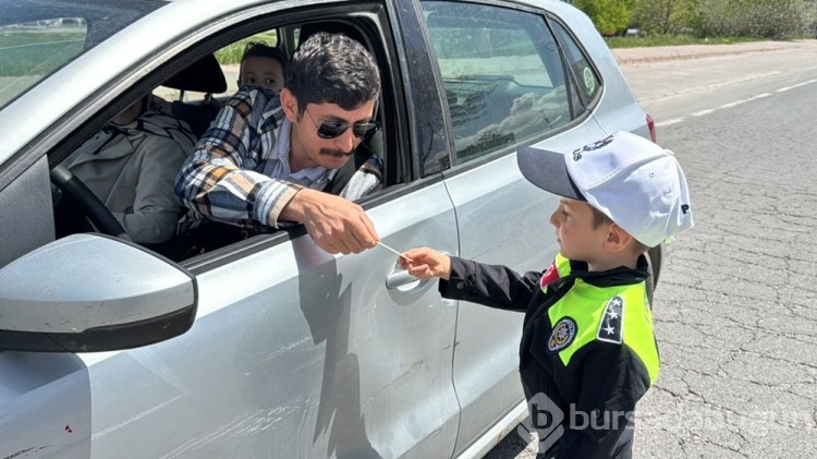 23 Nisan'da çocuklar trafik polisi oldu
