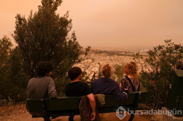 Atina'da Afrika'dan taşınan çöl tozu etkili oluyor
