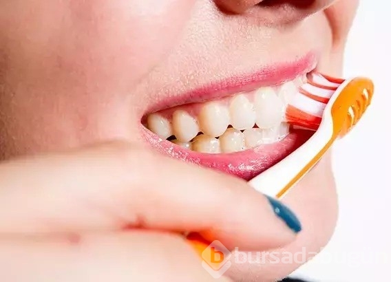 Dişlerinizde leke bırakabilecek alışkanlıklar!