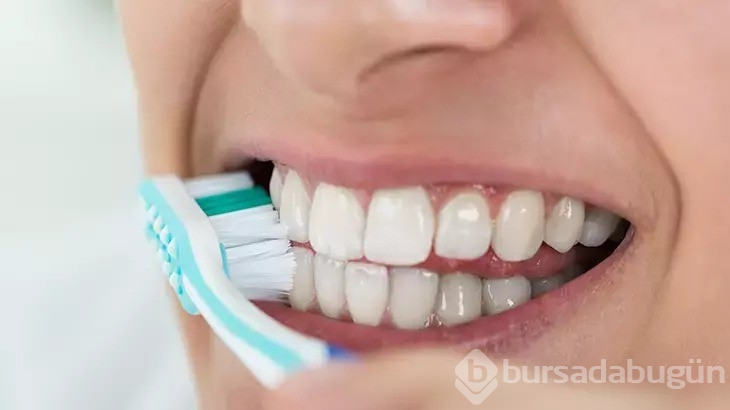 Dişlerinizde leke bırakabilecek alışkanlıklar!