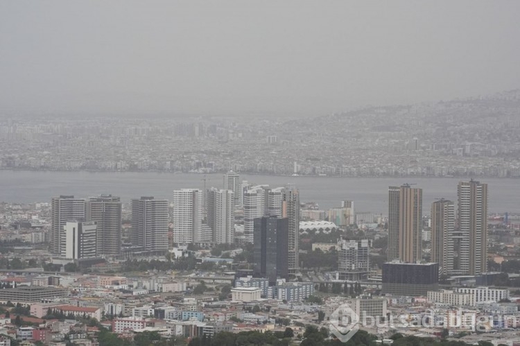 İzmir çöl tozu etkisinde: Görüş mesafesi düştü, hava kalitesi azaldı
