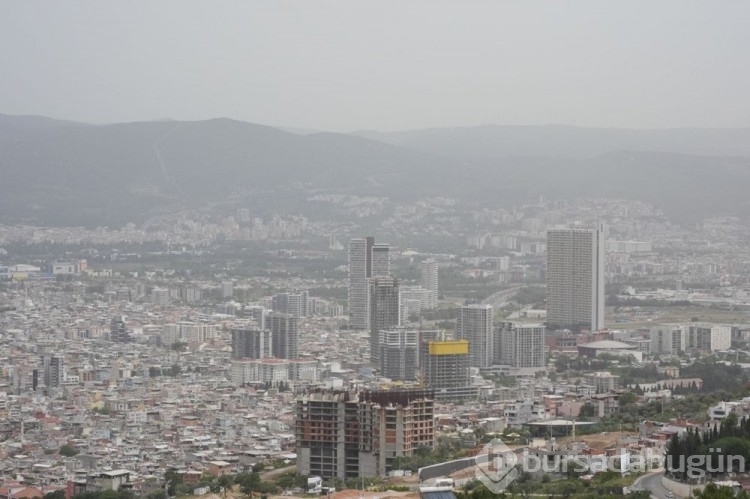 İzmir çöl tozu etkisinde: Görüş mesafesi düştü, hava kalitesi azaldı
