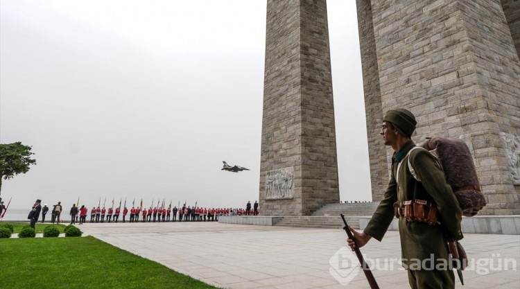 SOLOTÜRK'ten Şehitler Abidesi'nde nefes kesen gösteri
