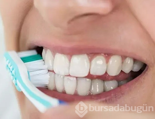 Dişler yemekten önce mi sonra mı fırçalanmalı?