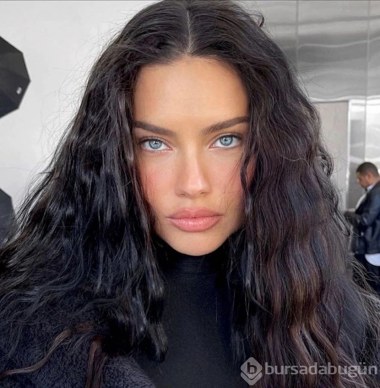 Doğum kilosuyla gündemde olan Adriana Lima son pozuyla olay yarattı