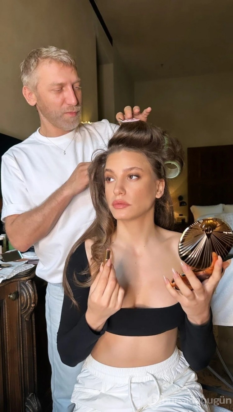 Serenay Sarıkaya'dan, New York'ta kulis pozu