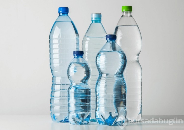 Araştırma: Pet şişelerden gerçekten su mu içiyoruz?