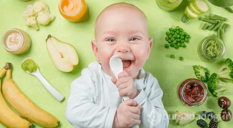 Bebeğinizin ek gıdaya hazır olduğu nasıl anlayabilirsiniz?