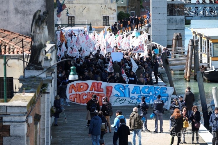 Venedik'te "5 euro" protestosu
