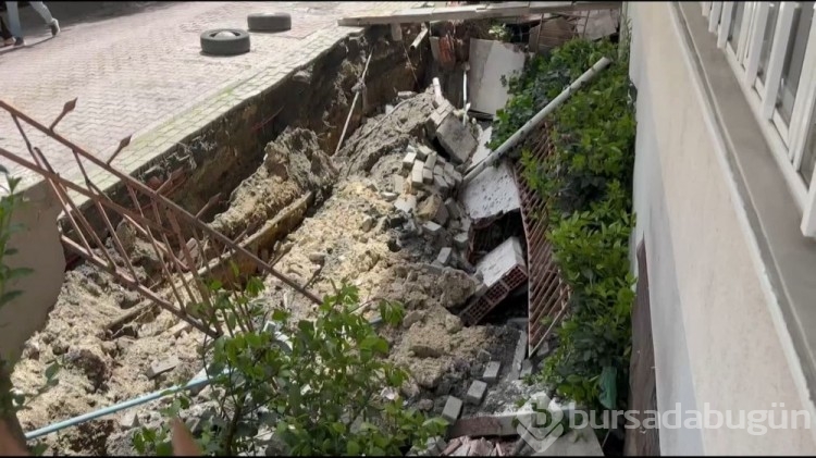 Avcılar'da kaldırım çöktü: 4 katlı bina boşaltıldı
