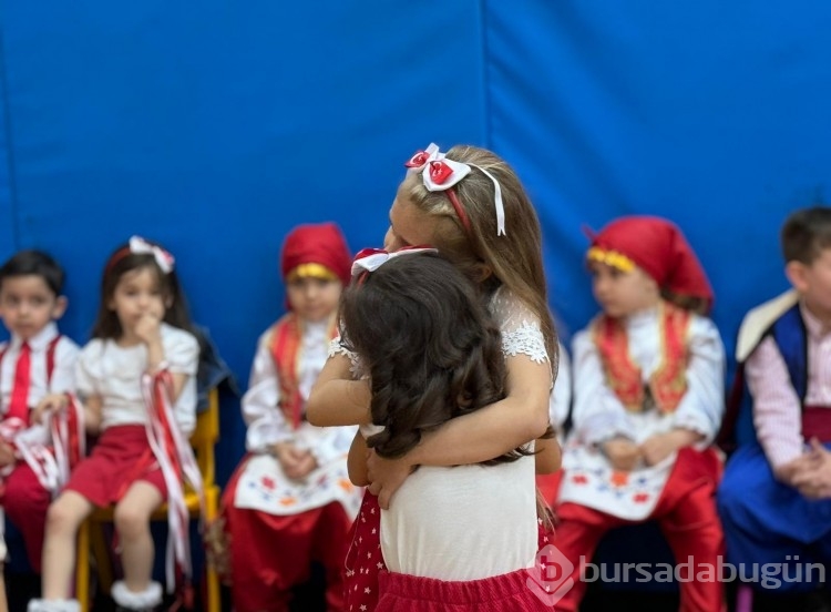 Bursa Koza Çocuk Akademisi'nden 23 Nisan şenliklerine özel gösteri 