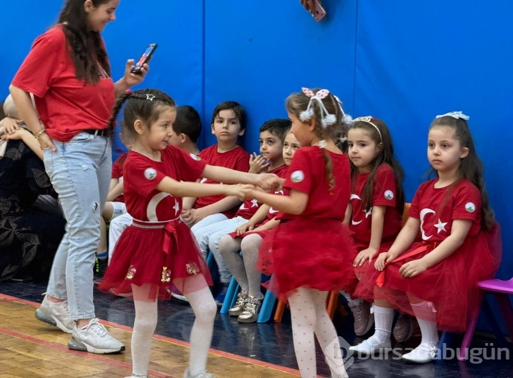Bursa Koza Çocuk Akademisi'nden 23 Nisan şenliklerine özel gösteri 