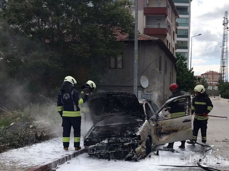 Kontağı çevirdi, otomobil alev aldı
