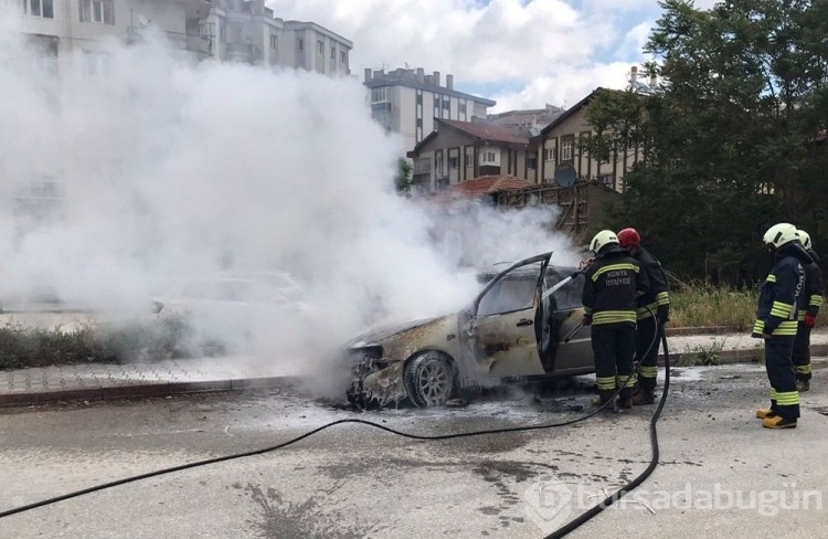 Kontağı çevirdi, otomobil alev aldı
