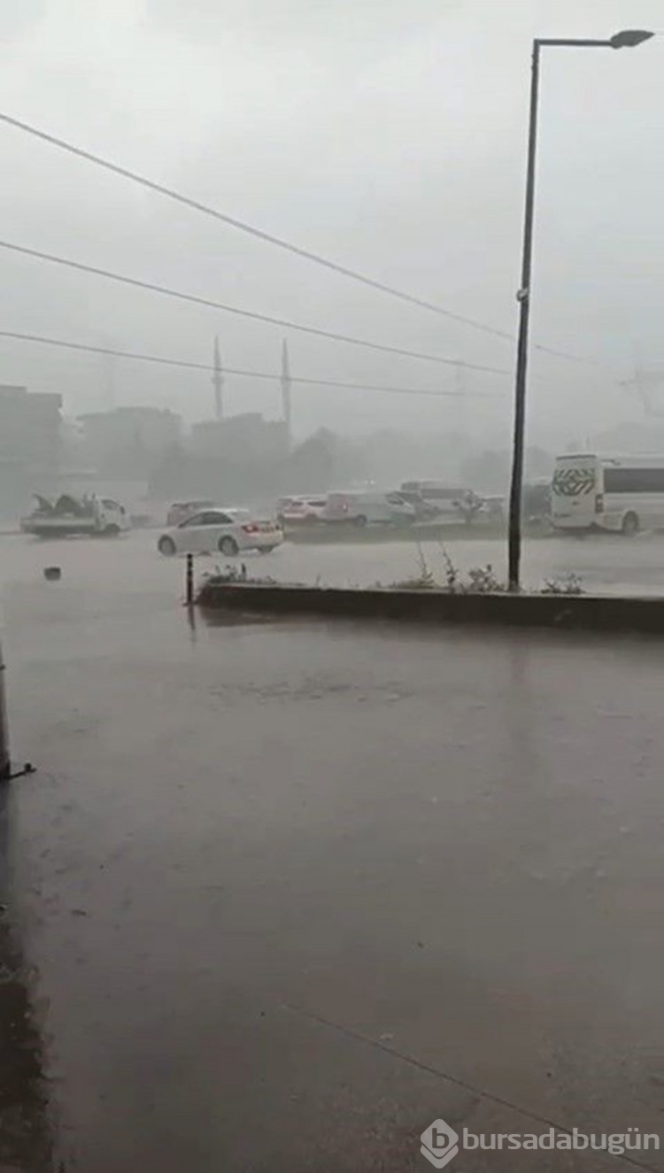 Bursa'yı fırtına ve sağanak vurdu