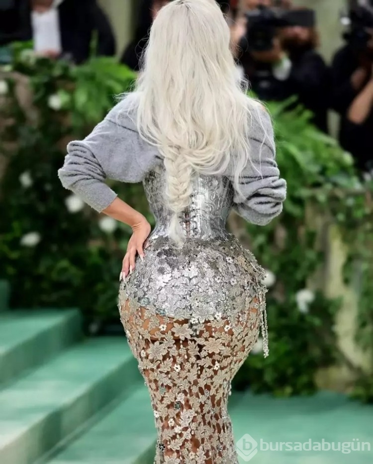 Kim Kardashian'ın Met Gala'da ki korsesinin darlığı gündem oldu!