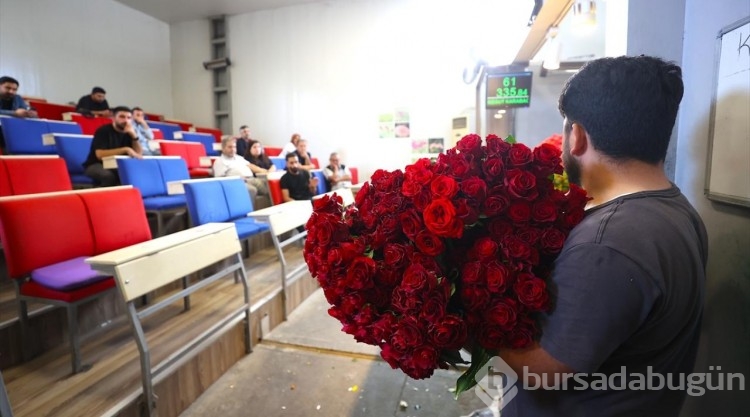 Çukurova'da çiçekler Anneler Günü için hazırlanıyor
