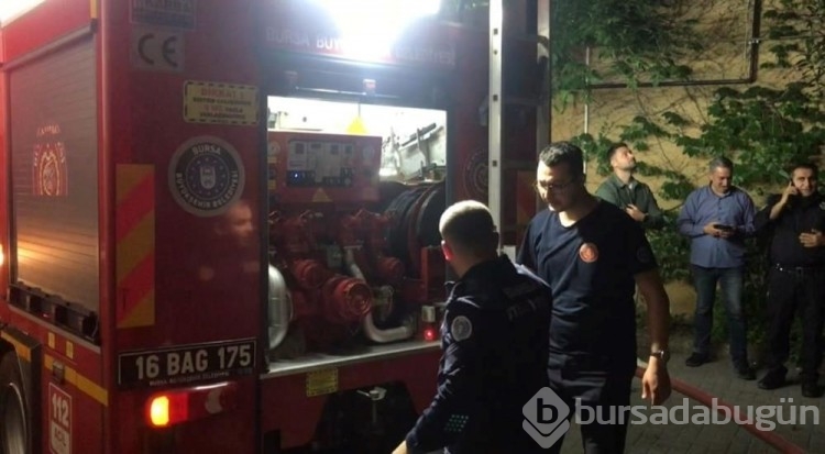 Bursa'da iş hanında gece yarısı yangın paniği
