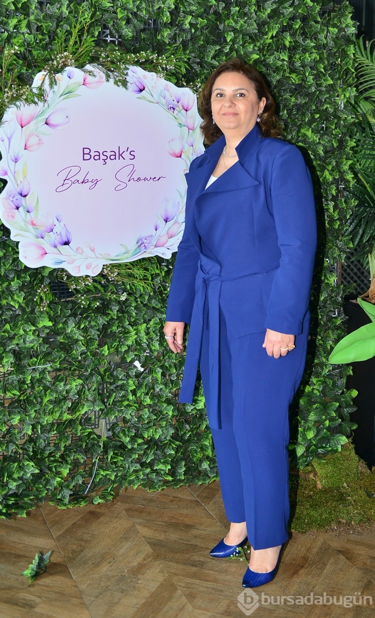 Başak Şen'den renkli baby shower daveti
