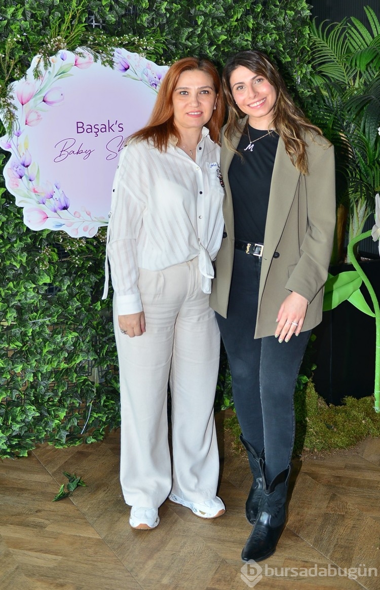 Başak Şen'den renkli baby shower daveti
