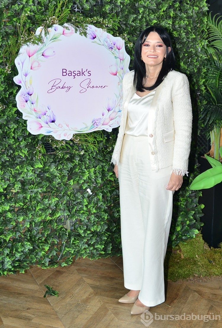 Başak Şen'den renkli baby shower daveti
