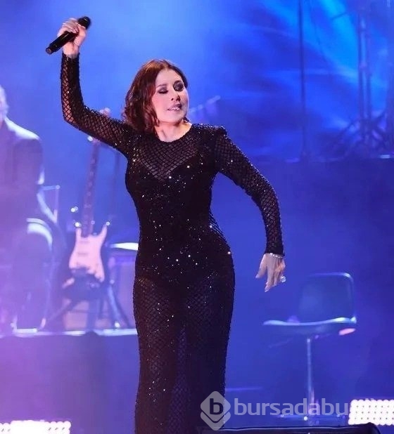 Neslihan Yargıcı'dan şarkıcı Nilüfer'e 'transparan' elbise eleştirisi