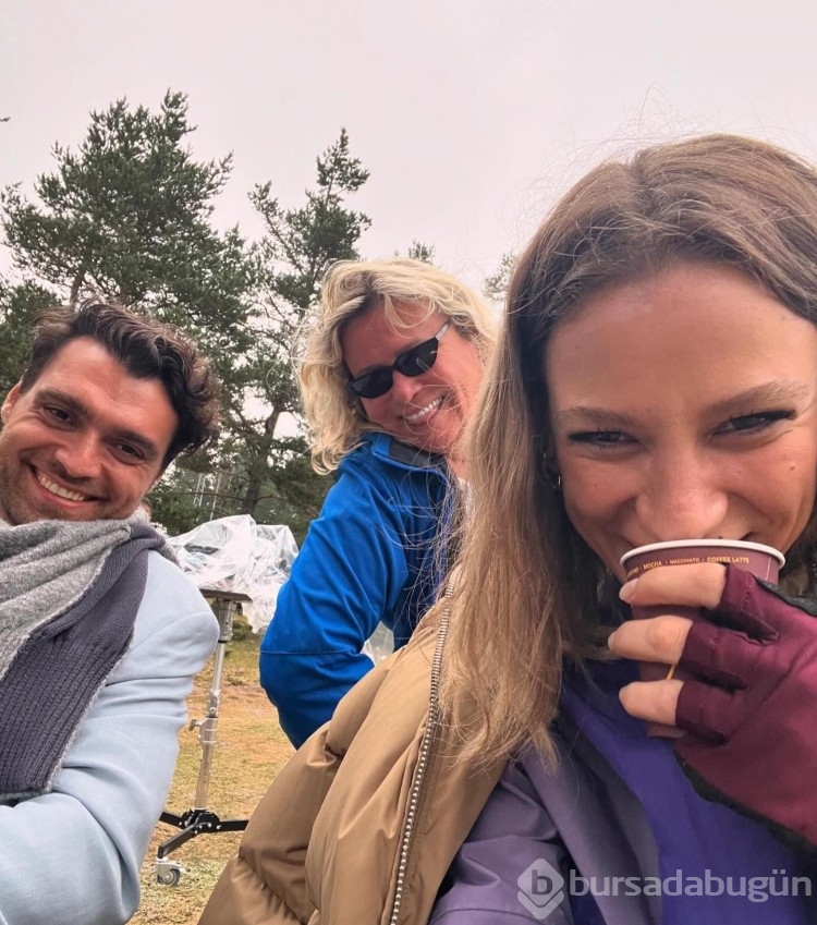 Serenay Sarıkaya 'at göbekleri' diye paylaştı