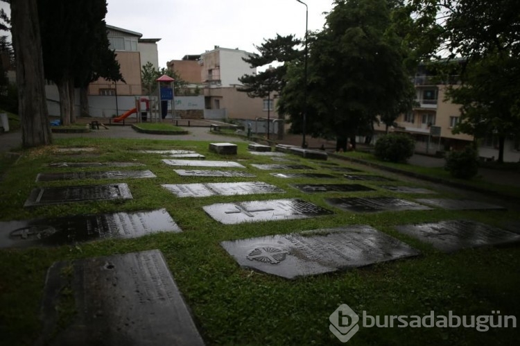 Çocuk parkı içerisindeki Fransız Mezarlığı!
