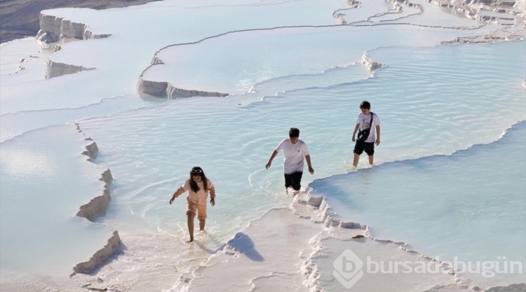 'Beyaz cennet' Pamukkale her mevsim rağbet görüyor
