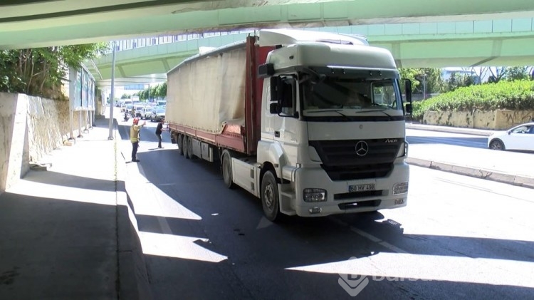 Bakırköy'deki sabıkalı üst geçitte yine kaza 