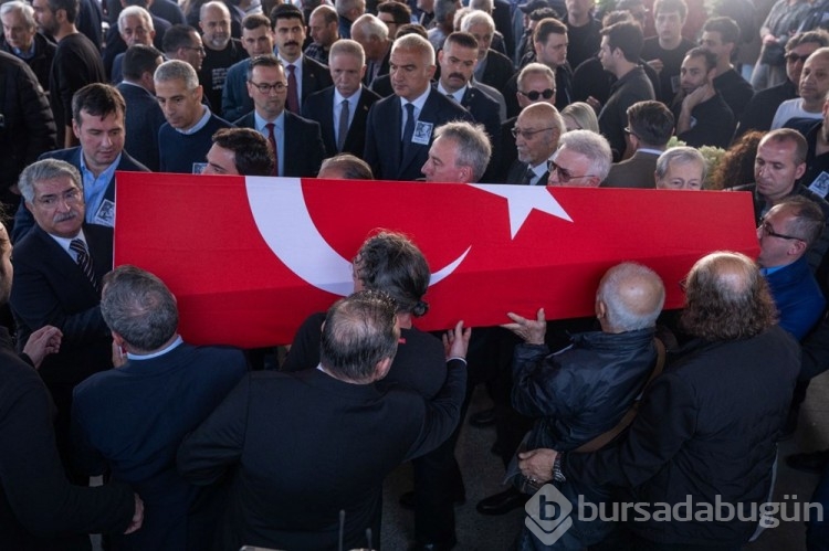 Usta oyuncu Ayten Gökçer son yolculuğuna uğurlandı
