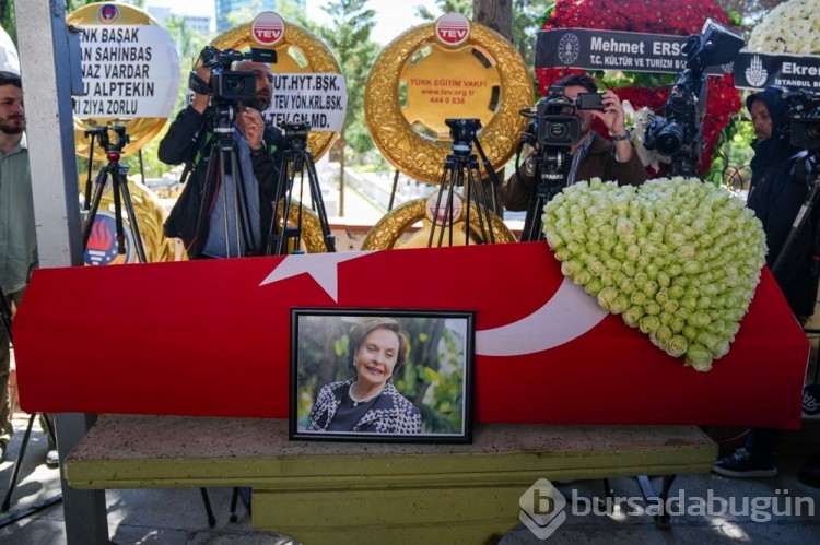 Usta oyuncu Ayten Gökçer son yolculuğuna uğurlandı
