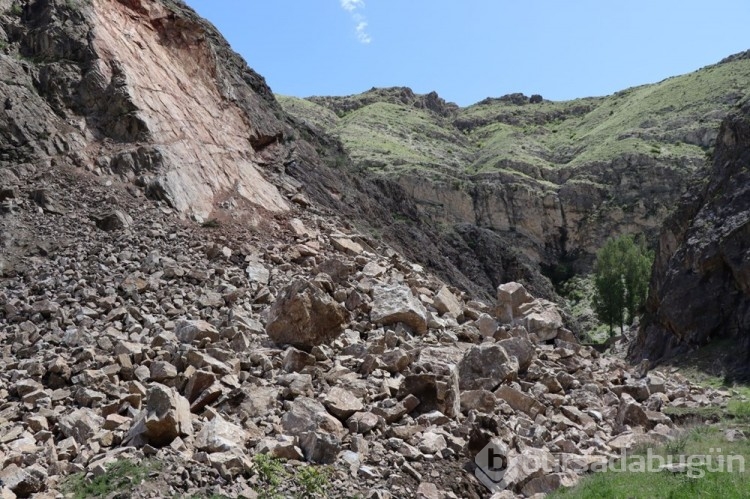 Erzurum'da sağanak yağış sonrası heyelan
