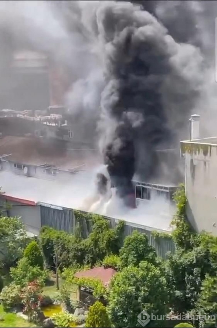 İstanbul'da tekstil atölyesinde yangın: Ekiplerin müdahalesi sürüyor
