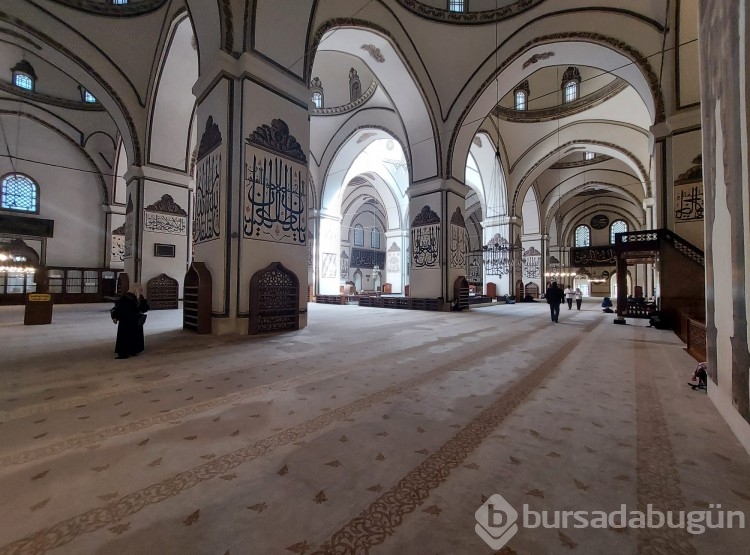 Bursa'da Ulu Cami'ye ziyaretçi akını!