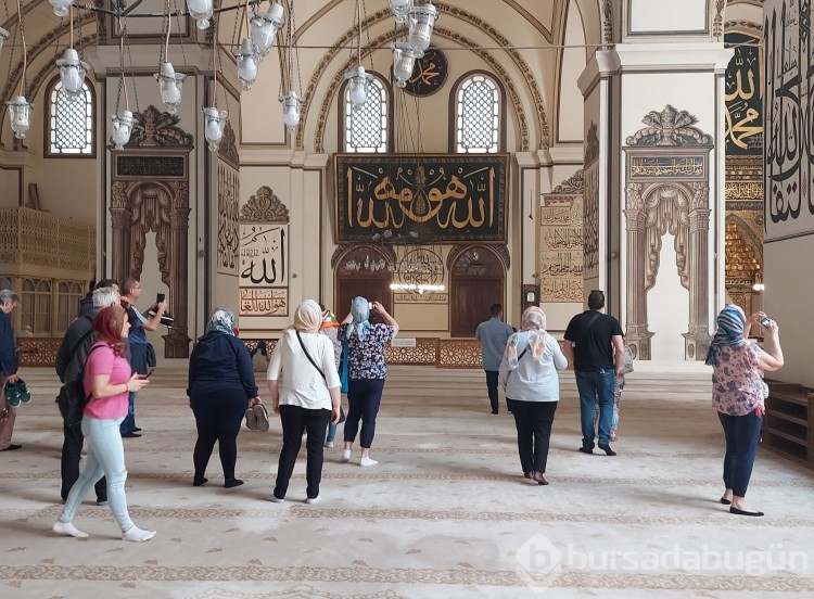 Bursa'da Ulu Cami'ye ziyaretçi akını!