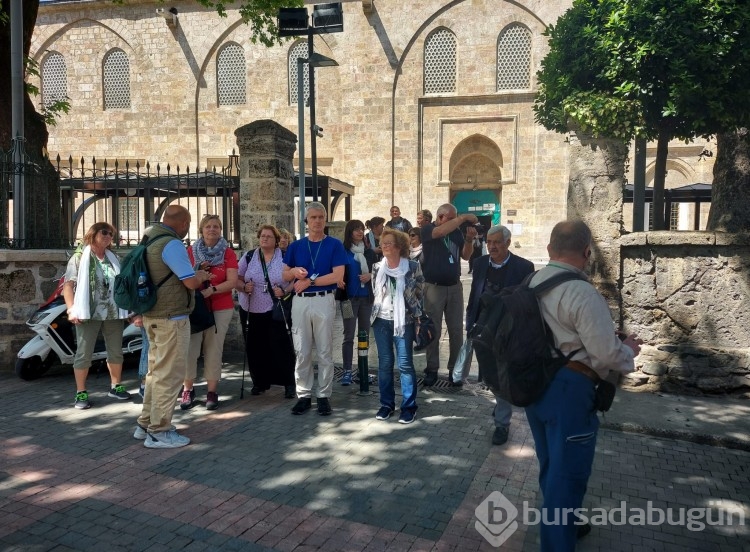 Bursa'da Ulu Cami'ye ziyaretçi akını!