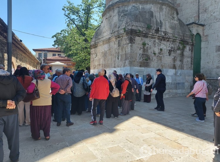 Bursa'da Ulu Cami'ye ziyaretçi akını!