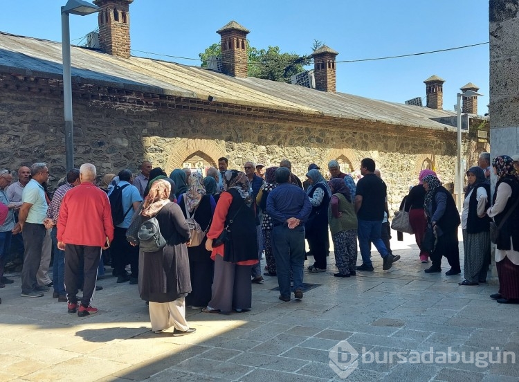 Bursa'da Ulu Cami'ye ziyaretçi akını!