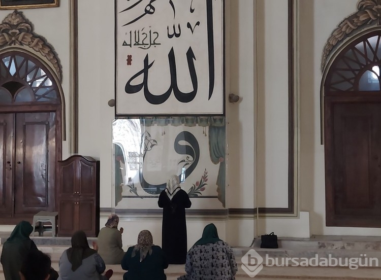 Bursa'da Ulu Cami'ye ziyaretçi akını!