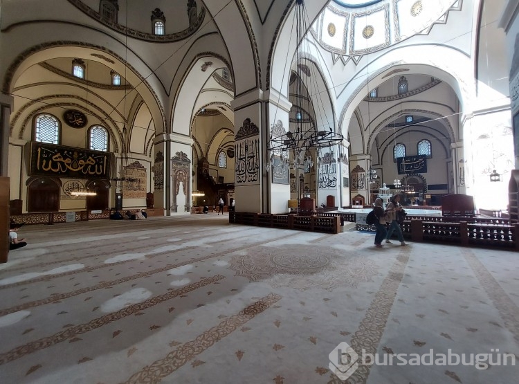 Bursa'da Ulu Cami'ye ziyaretçi akını!