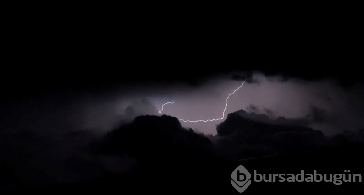 Bitlis'te şimşekler geceyi aydınlattı
