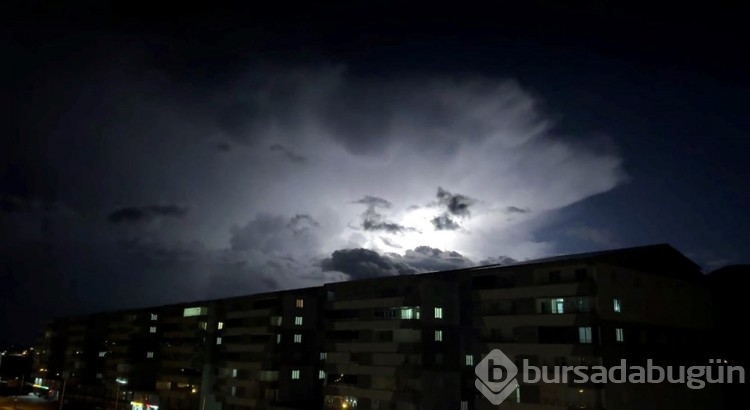 Bitlis'te şimşekler geceyi aydınlattı
