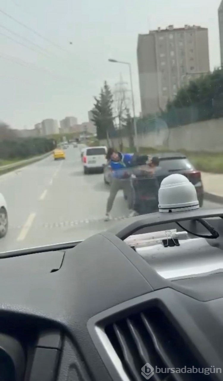 İstanbul'da trafikte yumruk yumruğa kavga
