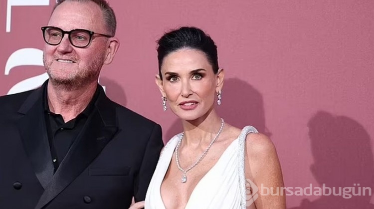 Demi Moore kırmızı halıda kuğu gibi süzüldü!