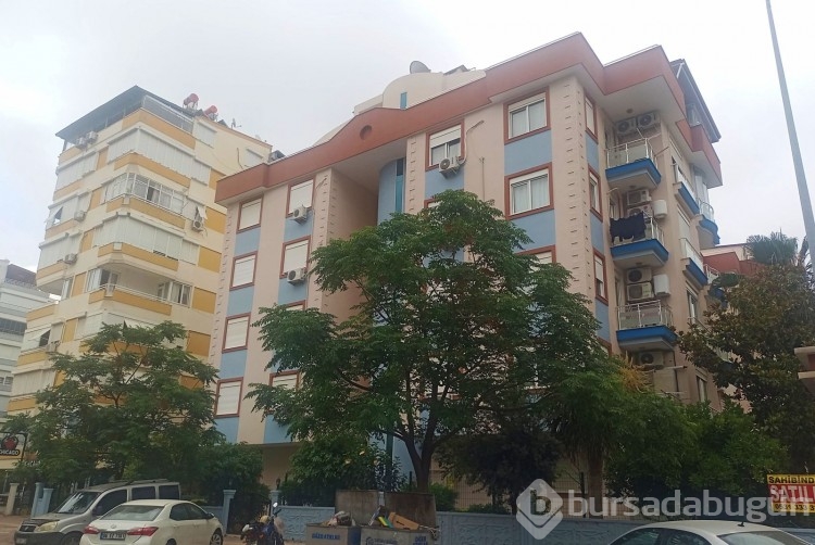 Antalya'da kiracısını tahliye edemeyen Rus ev sahibi apartmanın deposunda yaşıyor!
