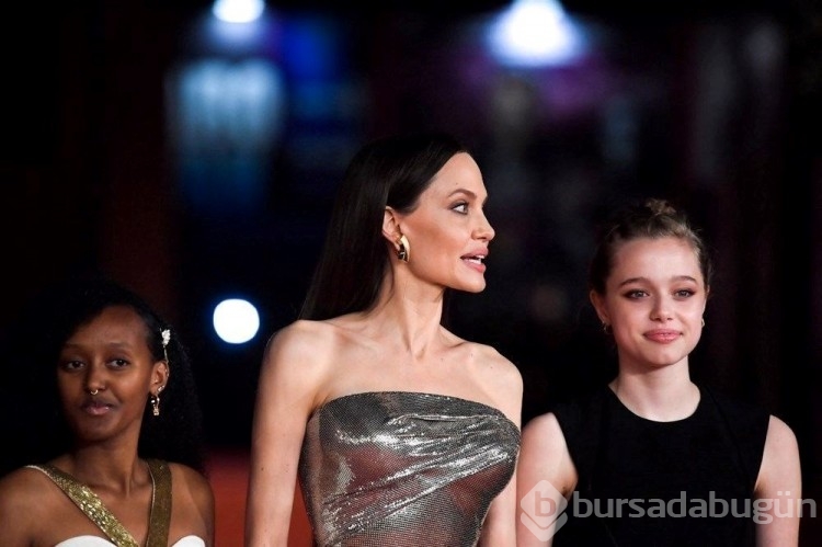 Angelina Jolie ile Brad Pitt'in kızı Vivienne babasının soyadını kullanmıyor