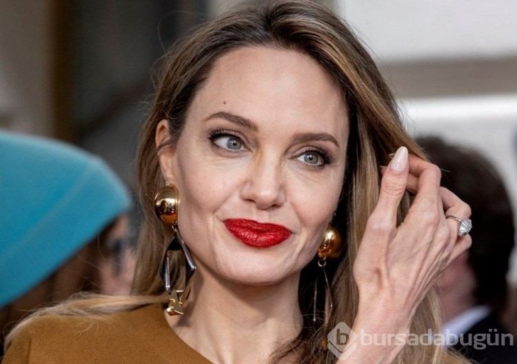 Angelina Jolie ile Brad Pitt'in kızı Vivienne babasının soyadını kullanmıyor